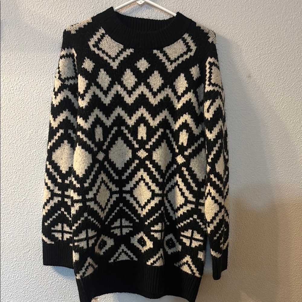H&M Black and White Geometric Sweater size small